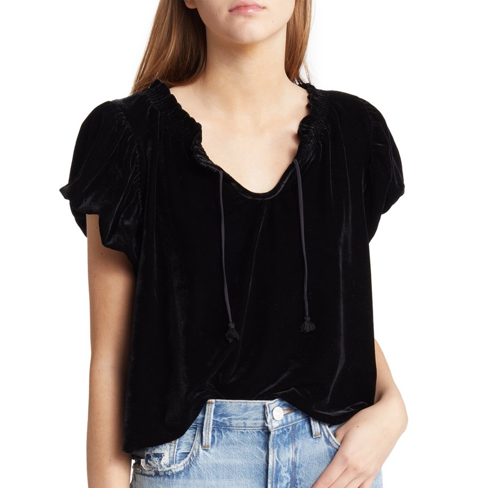 NWT FREE PEOPLE TERESE VELOUR CROP TOP IN BLACK
S